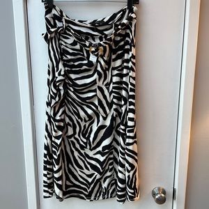 NWT BLACK AND WHITE OUTLINE ZEBRA PRINTED MIDI SKIRT WITH BELT. WHBM